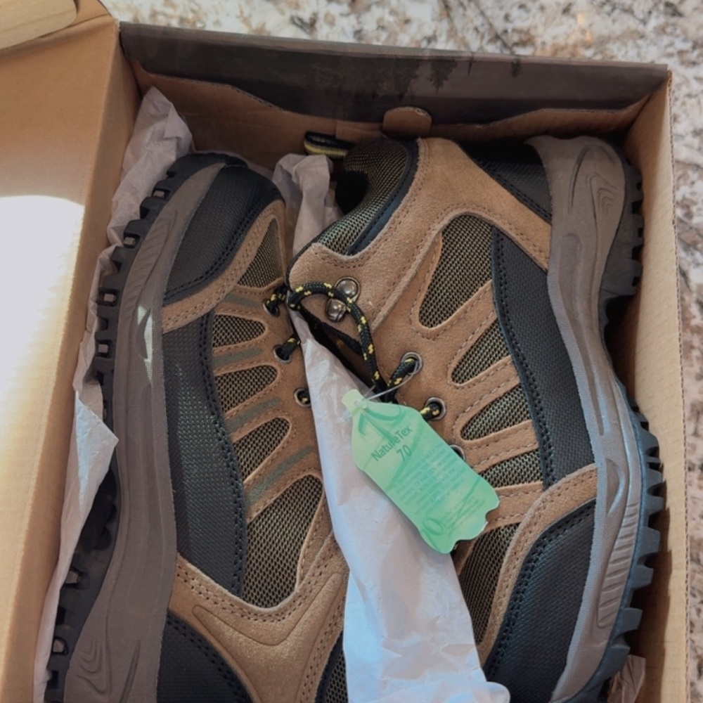 NEW Boys hiking boots